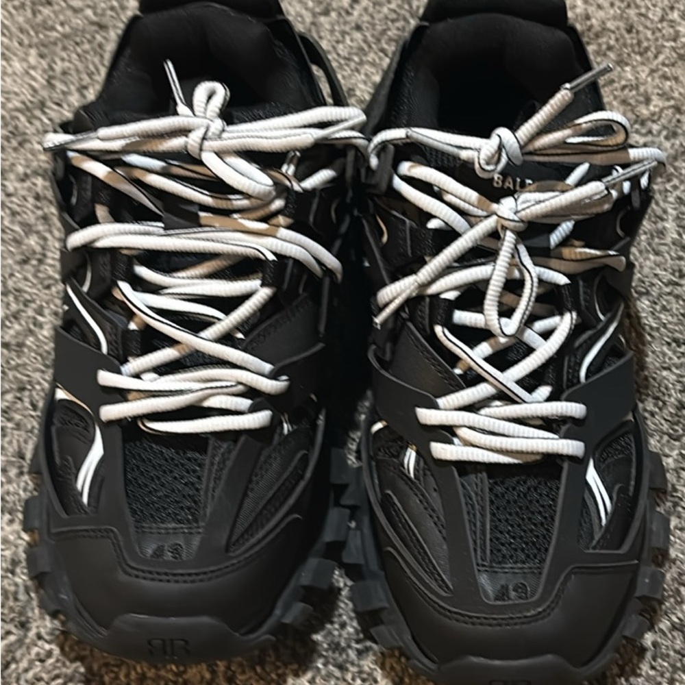 Men shoes dont really want them want the Balenciaga runners